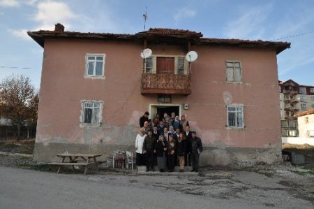 İlk köylü kadın muhtarı Satıkadın’ın evi çöktü