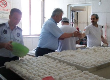 İnegöl Belediyesi fırınları denetledi