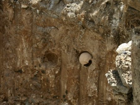 İnşaat temelinde insan kafa tası çıktı