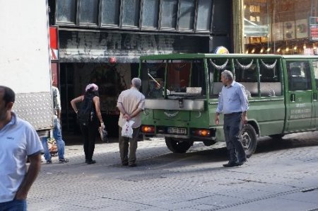 İş hanının 4'üncü katından düşerek öldü