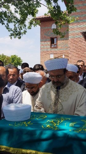 İslam alimi Mehmet Emin Er'i son yolculğuna bakanlar uğurladı