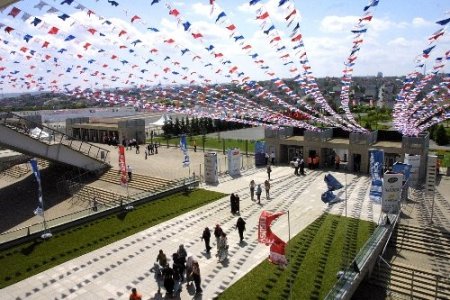 İstanbullular Türkçe şölenine akın akın gelmeye devam ediyor