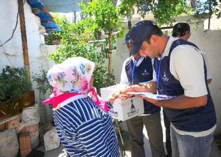 İzmir Büyükşehir’den 25 bin aileye yardım