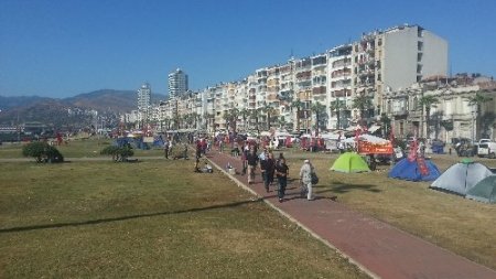 İzmir'deki eylemciler çadırlarda kalmaya devam ediyor