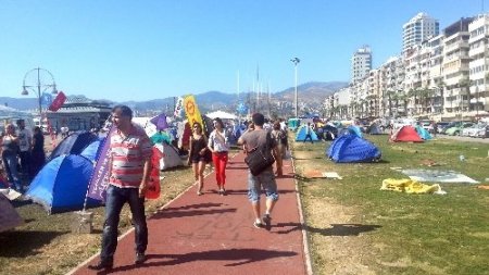 İzmir'deki eylemciler çadırlarda kalmaya devam ediyor