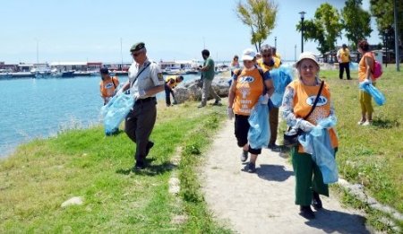 Jandarma, Yumurtalık sahilini temizledi