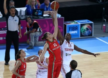 Kadın Basketbolcular Belarus'u 55-41 yenerek yarı finale çıktı