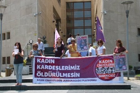 Kadın Cinayetlerini Durduracağız Platformu'ndan kadın cinayetlerine protesto