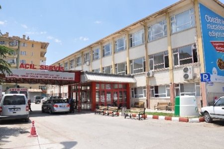 Kadın doğum hastanesinde bir doktora 200 çocuk hasta düşüyor