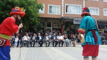 Karagöz Şenlikleri büyük halk yürüyüşü ile başladı