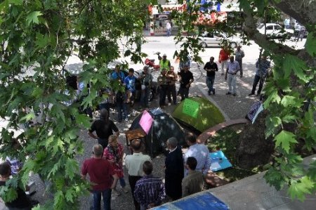 Karesi Gezi Parkı için çadır kurup imza kampanyası başlattılar