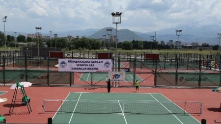 Kayseri Tenis Turnuvası'na ilk kez ev sahipliği yapıyor