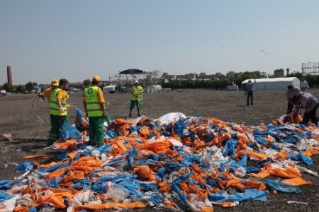 Kazlıçeşme'den 35 kamyon çöp toplandı