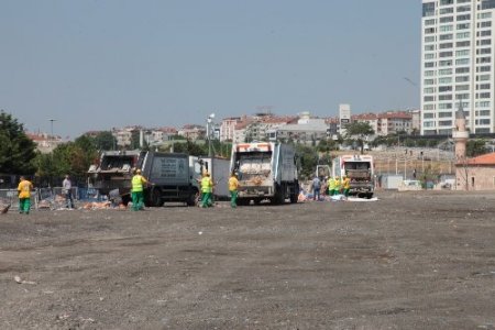 Kazlıçeşme'den 35 kamyon çöp toplandı