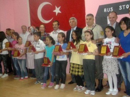 Keçiborlu'nun kitap sevdalıları ödüllendirildi