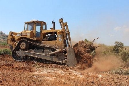 Kepez’den Aksu ilçesine yol açmak için dozer desteği