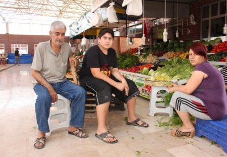 Kıbrıs'taki evlerine dönemeyen aile Türkiye'de sefalet içinde yaşıyor