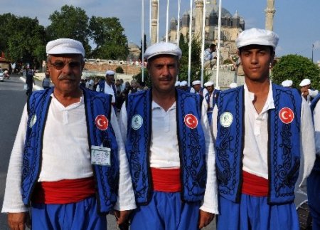 Kırkpınar'da üç kuşak bir arada davul zurna çalışıyor