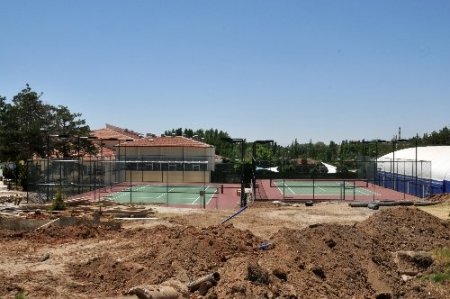 Kırşehirliler tenis kortlarına kavuşuyor