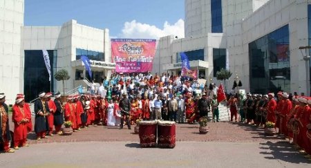 Kocaeli'nde Roman Festivali kortej yürüyüşüyle başladı