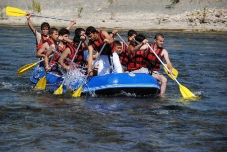 Köprülü Kanyon'da raftingcilerin yüzünü yerli ve Avrupalı turistler güldürdü