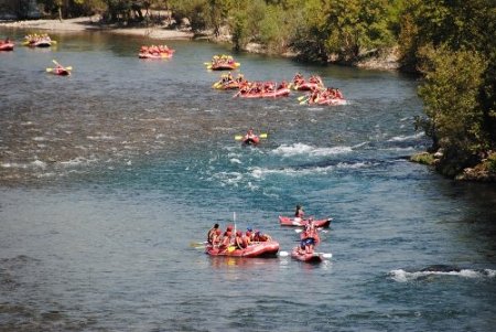 Köprülü Kanyon'da raftingcilerin yüzünü yerli ve Avrupalı turistler güldürdü