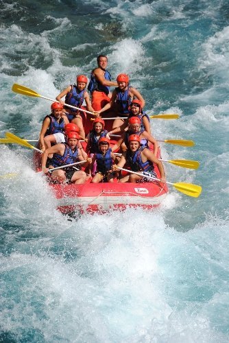 Köprülü Kanyon'da raftingcilerin yüzünü yerli ve Avrupalı turistler güldürdü