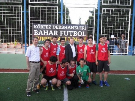 Körfez Dershaneleri’nin futbol turnuvası şampiyonu Akhisar oldu