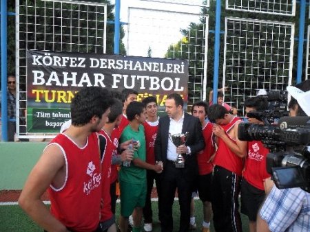 Körfez Dershaneleri’nin futbol turnuvası şampiyonu Akhisar oldu