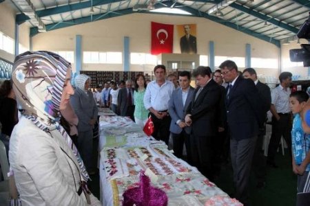 Korkuteli Halk Eğitim Merkezi'nden yıl sonu sergisi