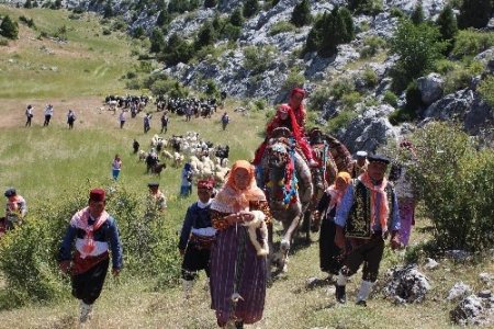 Kötekli Yörükleri, 10 asırlık göç kültürünü Anamas Yaylası'nda canlı tutuyor