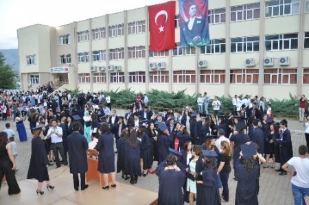 Kozan Meslek Yüksek Okulu'nda mezuniyet coşkusu