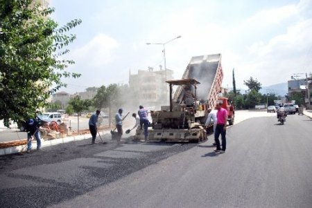 Kozan'da asfalt çalışmaları devam ediyor