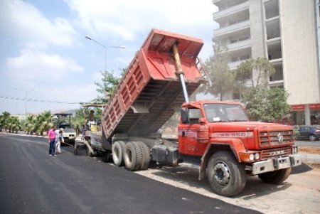 Kozan'da asfalt çalışmaları devam ediyor