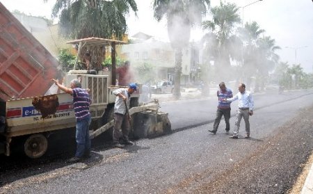 Kozan'da asfalt çalışmaları devam ediyor