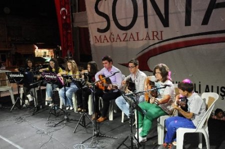 Kursiyerlerden gitar ve bağlama resitali