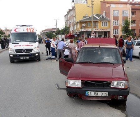 Kütahya'da ehliyetsiz sürücü motorsiklete çarptı: 2 ölü