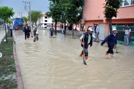 Kütahya'da sağanak yağış: 20 evi su bastı