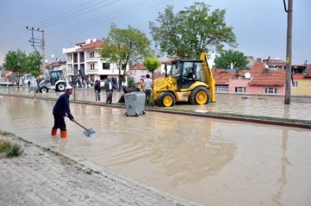 Kütahya'da sağanak yağış: 20 evi su bastı