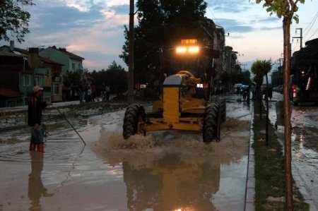 Kütahya'da sağanak yağış: 20 evi su bastı