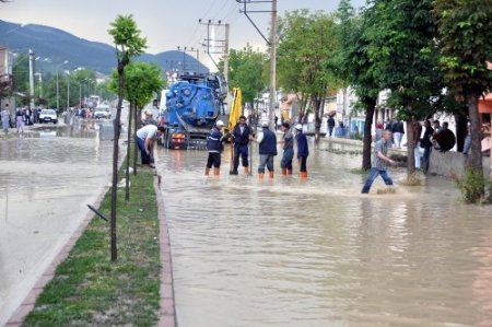 Kütahya'da sağanak yağış: 20 evi su bastı