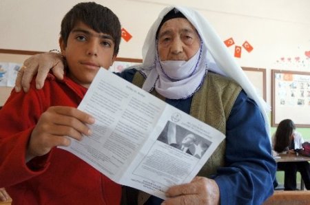 'Leğendeki Mahsun çocuk' ilköğretimden mezun oldu