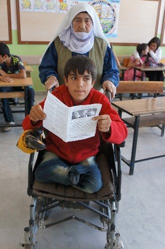 'Leğendeki Mahsun çocuk' ilköğretimden mezun oldu