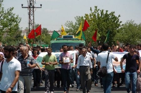 Lice'de karakol protestosunda ölen Yıldırım toprağa verildi