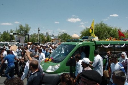 Lice'de karakol protestosunda ölen Yıldırım toprağa verildi