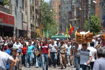 Lice'de karakol protestosunda ölen Yıldırım toprağa verildi