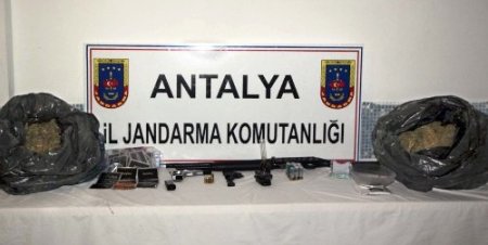 Manavgat'ta 10 kilogram esrar ele geçirildi