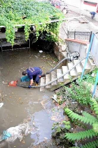 Manisa'da şiddetli yağmur: 150 ev ve işyerini su bastı