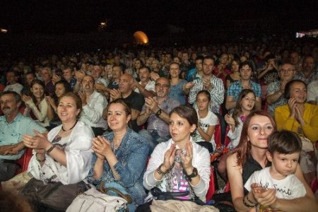 Mecaz ve Karagöz’den muhteşem gösteri