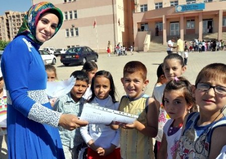 Midyat’ta 29 bin öğrenci karne heyecanı yaşadı